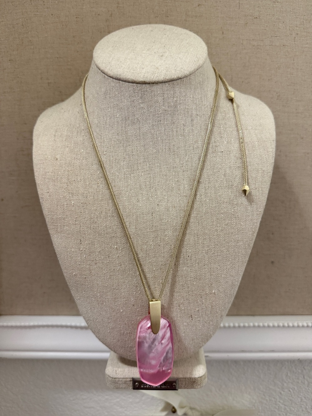 Kendra Scott Inez Gold-Tone Necklace with Blush Pink Mother-of-Pearl Pendant